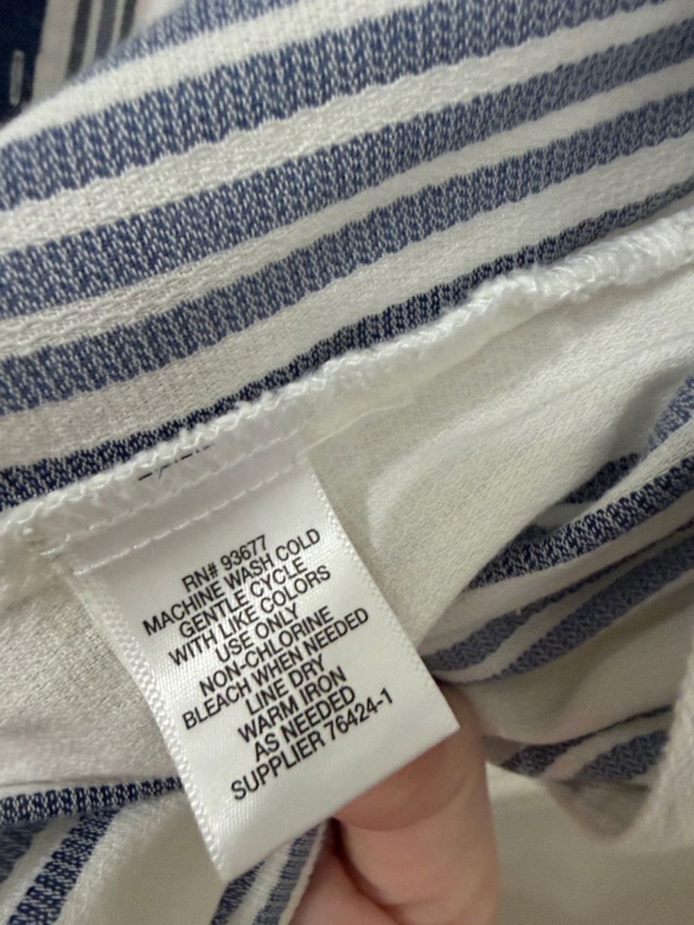Liz Claiborne Blue & White Vertical Striped Long Sleeve Woven Button Up Top - Picture 5 of 6